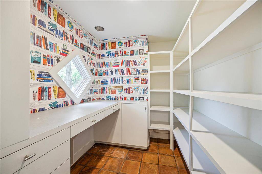 Office/workspace off kitchen