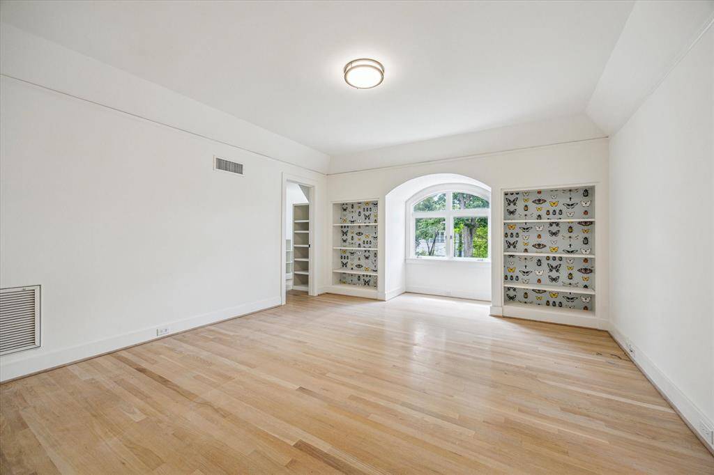 Spacious secondary bedroom #1