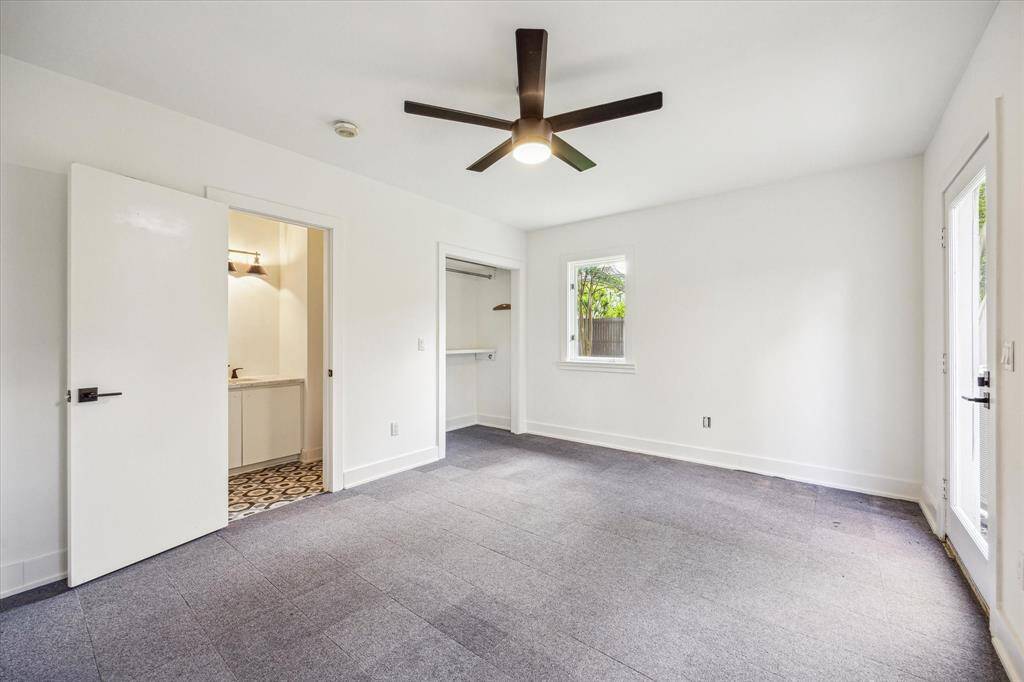 Apartment quarters with separate entrance
