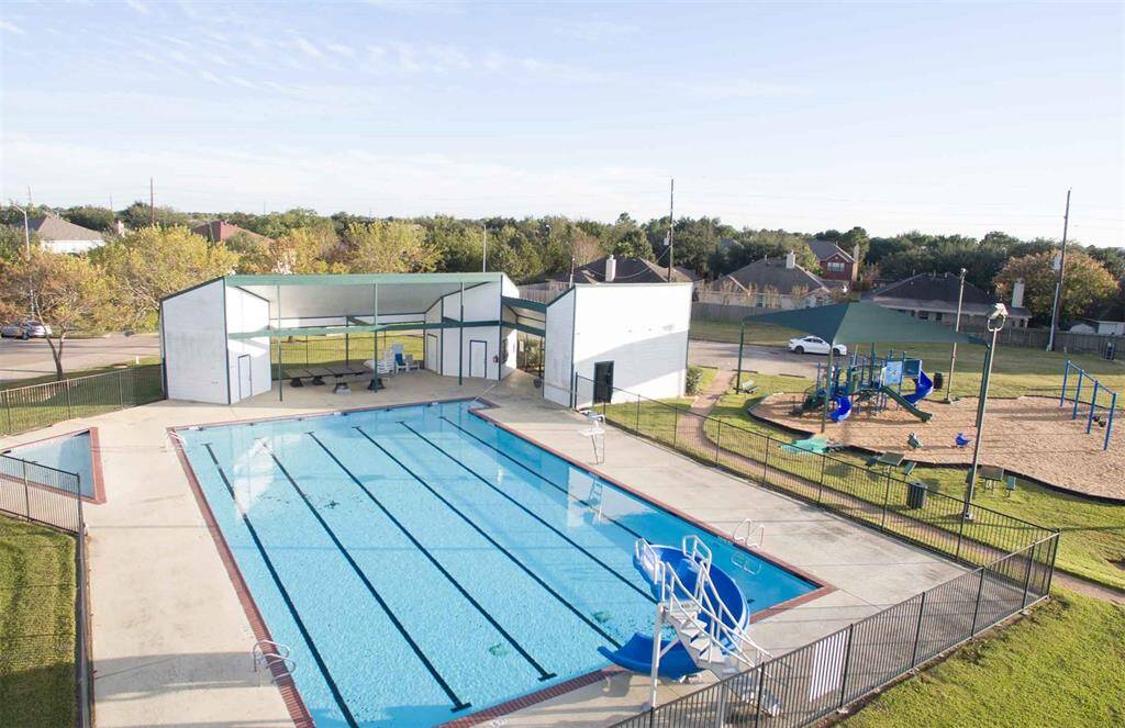 Mason Pool, Playground & Tennis Courts — Located right off Mason Road, this amenity hub has something for everyone! Whether you're cooling off in the second neighborhood pool, letting the kids run wild on the playground, or getting competitive on the tennis courts, this spot is perfect for family fun close to home! Lakes of Bridgewater also offers it's residents two MORE playgrounds and a soccer field.