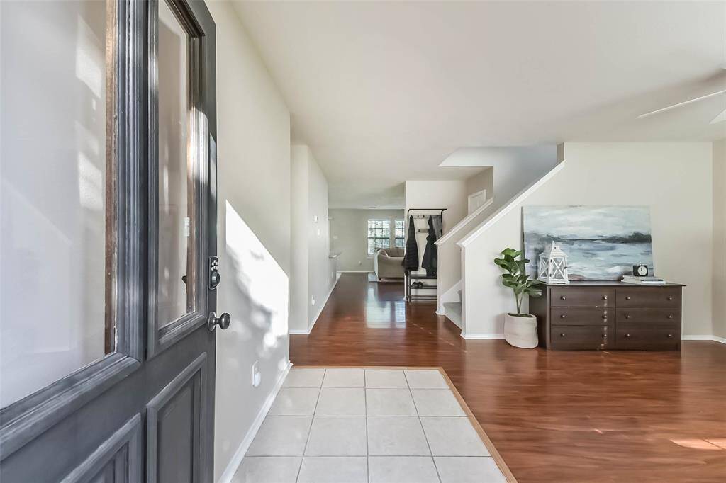Step inside and feel right at home. This welcoming entry sets the tone with its neutral palette, warm wood floors, and an easy flow into the heart of the home. The natural light? Chef’s kiss.