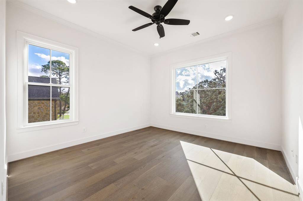 One of 5 great bedrooms