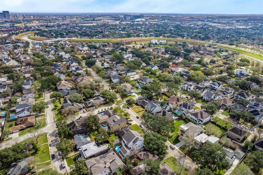 Steps from Braes Bayou, the Houston medical center and I-610 the NRG grounds