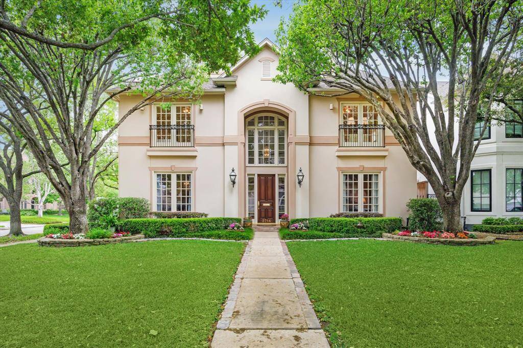 Welcome home to Southside place and choice Jardin street!