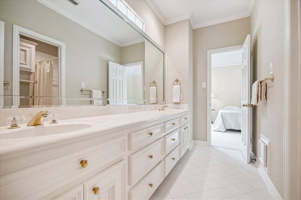 The huge bath is between 2 bedrooms.