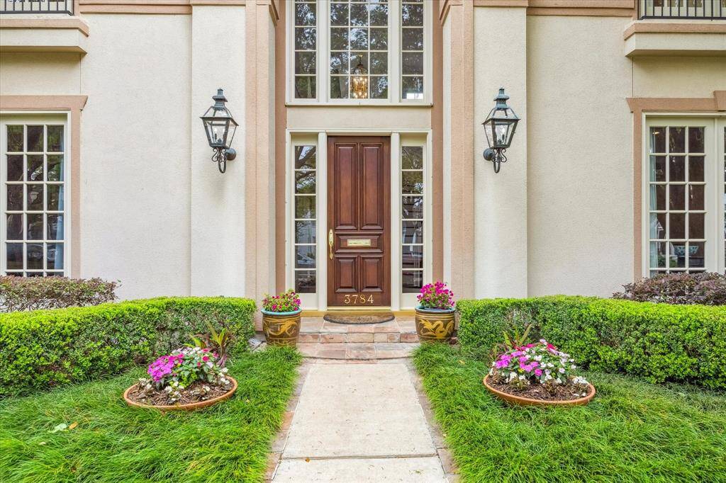 The many windows create a very inviting light filled home and allow lovely garden views through out.