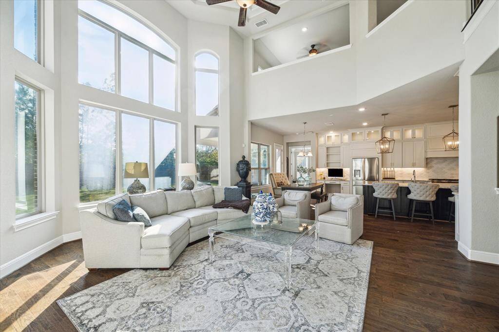 Large floor to ceilings windows with tons of natural light.