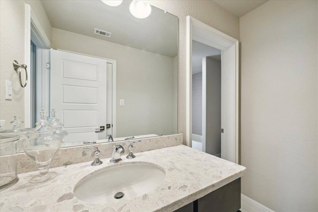 Hollywood bath that shares with two bedrooms