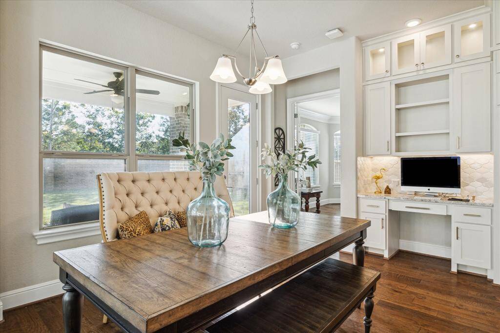 Breakfast dining and work space built ins.
