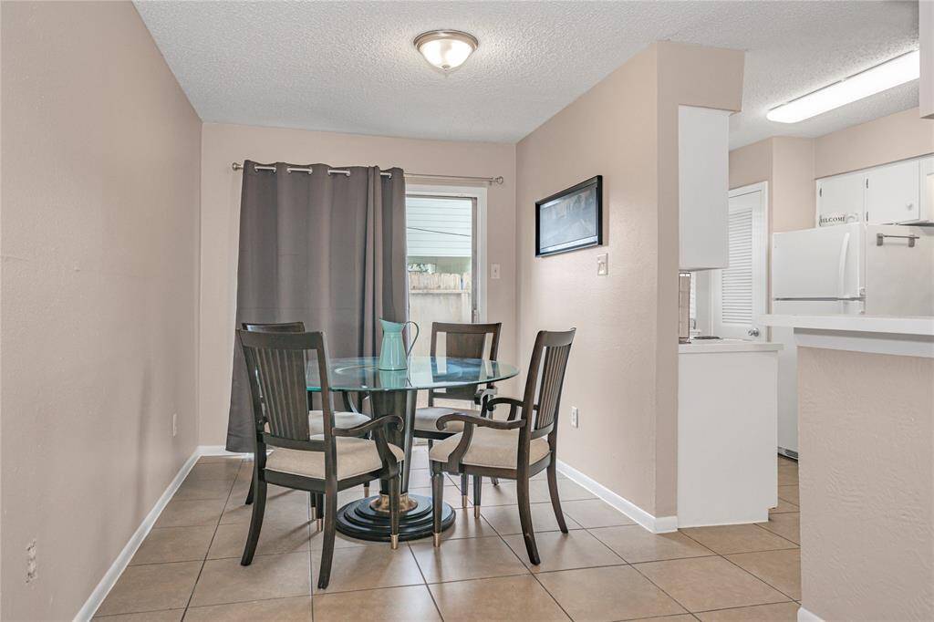 Apt B kitchen