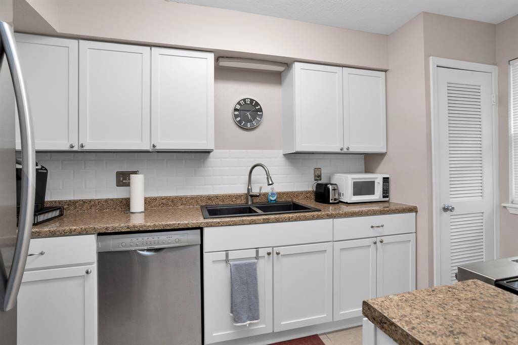 Apt A kitchen