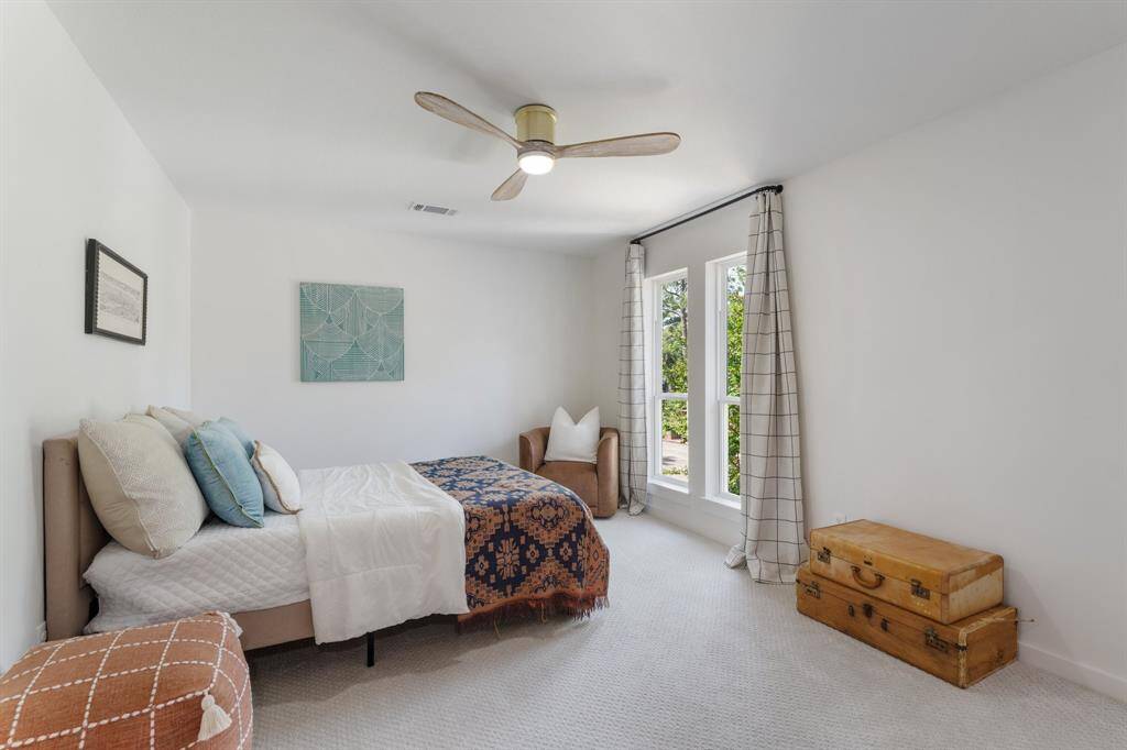 The other bedroom that is connected to the jack-n-jill bathroom. All of these bedrooms have large closets and also plenty of space for a desk, chair, etc. in addition to a large bed.