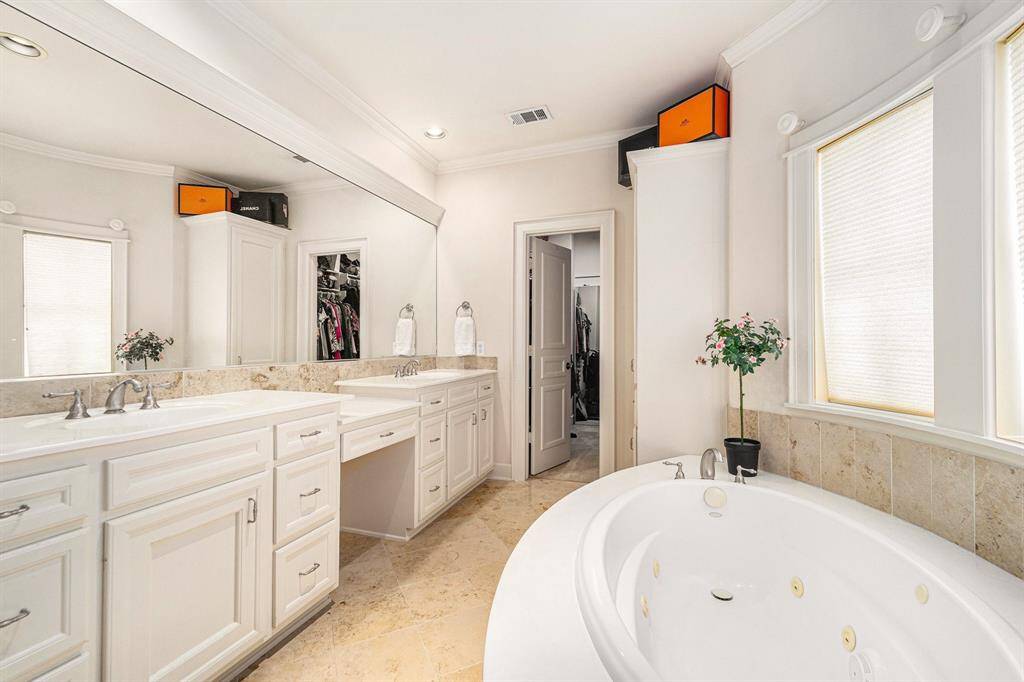 Primary Bathroom Suite - 3rd Level