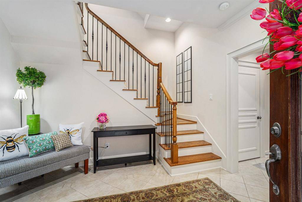 Front door entry/foyer