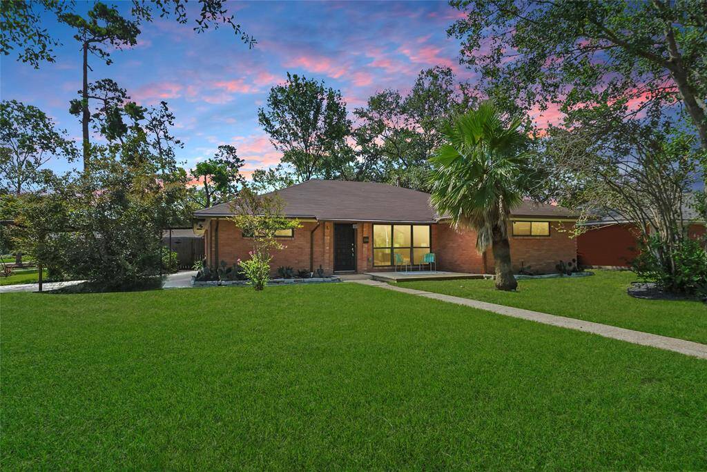 This move-in ready, all-brick home sits on a spacious 10,708 sqft corner lot! Interior renovations in 2021 include PEX plumbing, a beautifully updated kitchen and bathrooms, tile flooring, water heater, AC condenser, and stainless steel appliances. Double-paned windows provide energy efficiency and comfort. In 2023, the underslab plumbing was rerouted, and the main line to the city was replaced. Enjoy peace of mind with these updates and the perfect blend of charm and modern convenience!