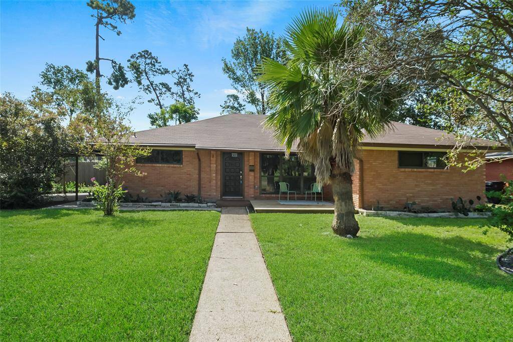 The 10,708 sqft lot boasts mature landscaping, soaring trees, and a modern, low-maintenance cactus garden, creating a serene and inviting outdoor space.True to its name, Oak Forest is known for its beautiful, tree-lined streets and lush green spaces, creating a peaceful, suburban atmosphere within the city.