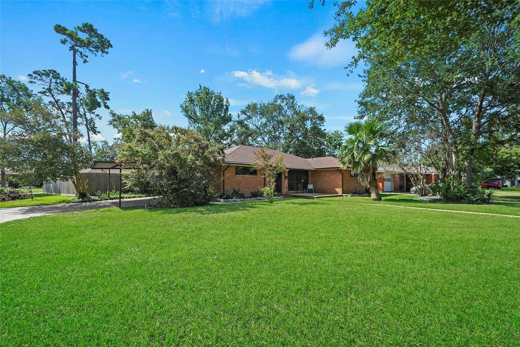 This serene and welcoming home offers peace and quiet while being perfectly situated in the heart of Houston and coveted Oak Forest.
