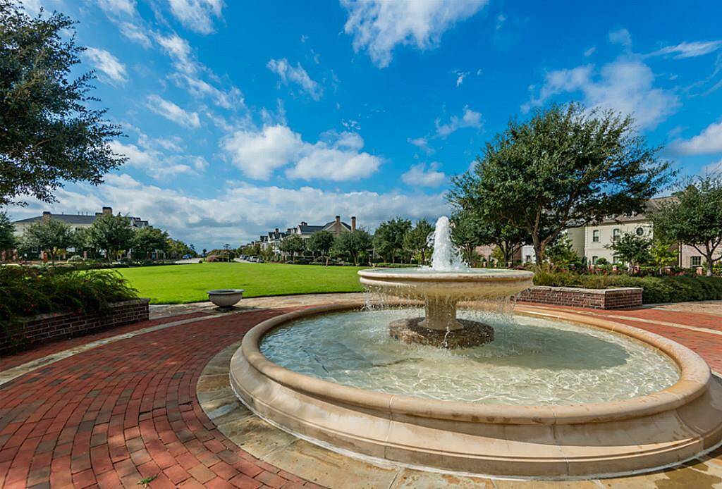 All of this is just a few steps away from your front door! Not to mention, Market Street, Town Center, and other popular destinations in The Woodlands!