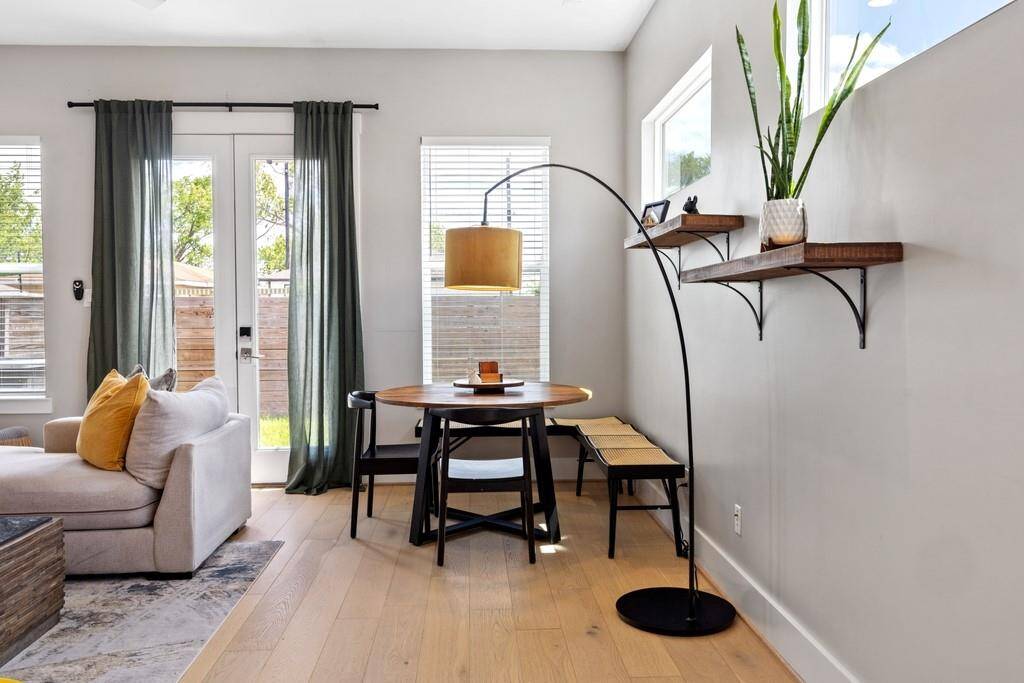 Fully furnished or unfurnished available.