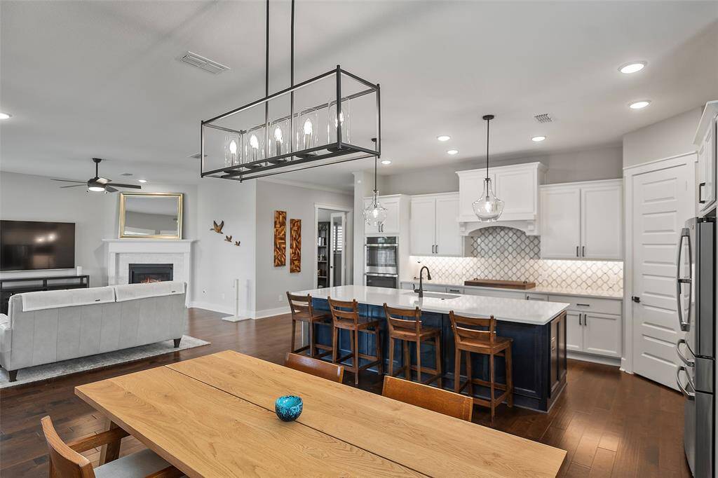 This open floor plan is perfectly placed for keeping everyone connected in the evenings, whether it is preparing a meal, doing homework or enjoying the game, everyone can be together!