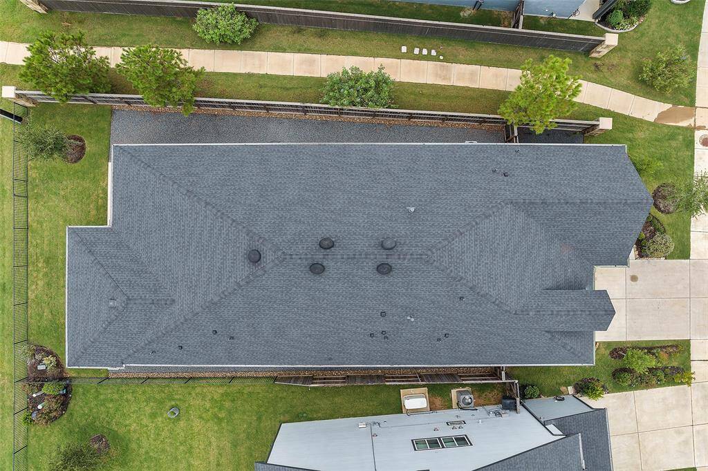 Things you can't see is the extra deep 2-car garage, extra overhead storage! This home is like new, and ready for you to make it your own!