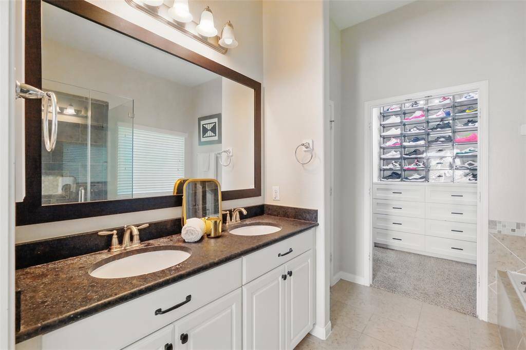 Double sink vanity