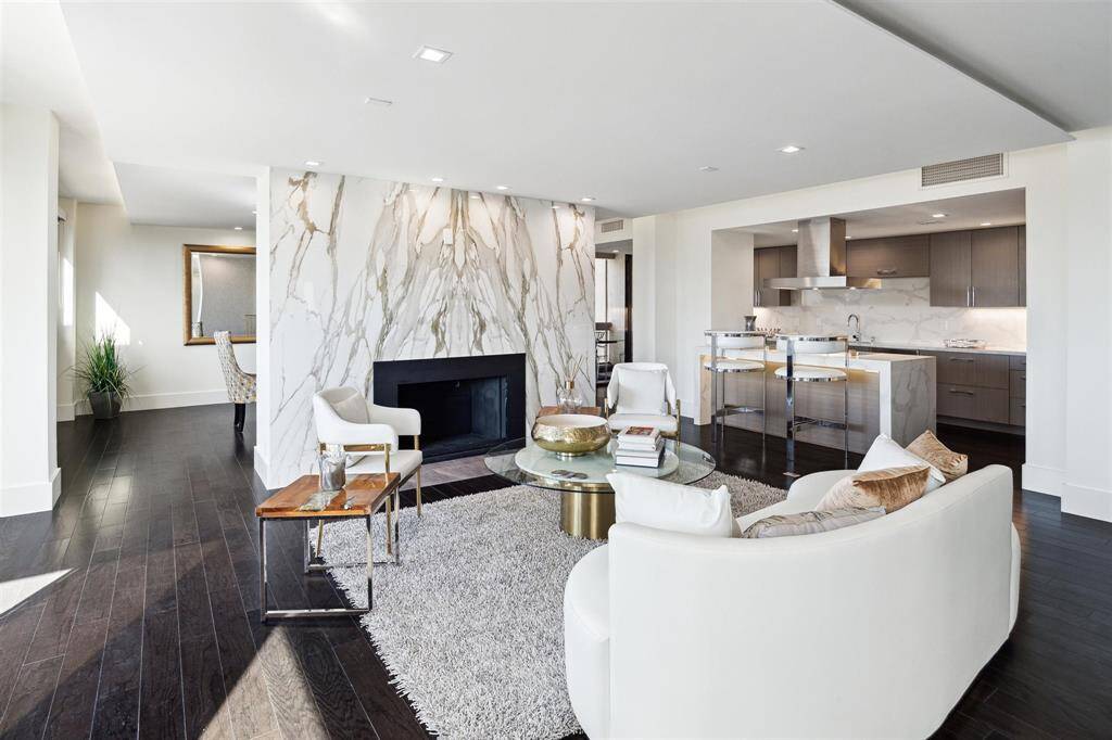 Welcome to this exquisite and modern, fully renovated penthouse on the 21st floor at Park Square with incredible sweeping views of the city!