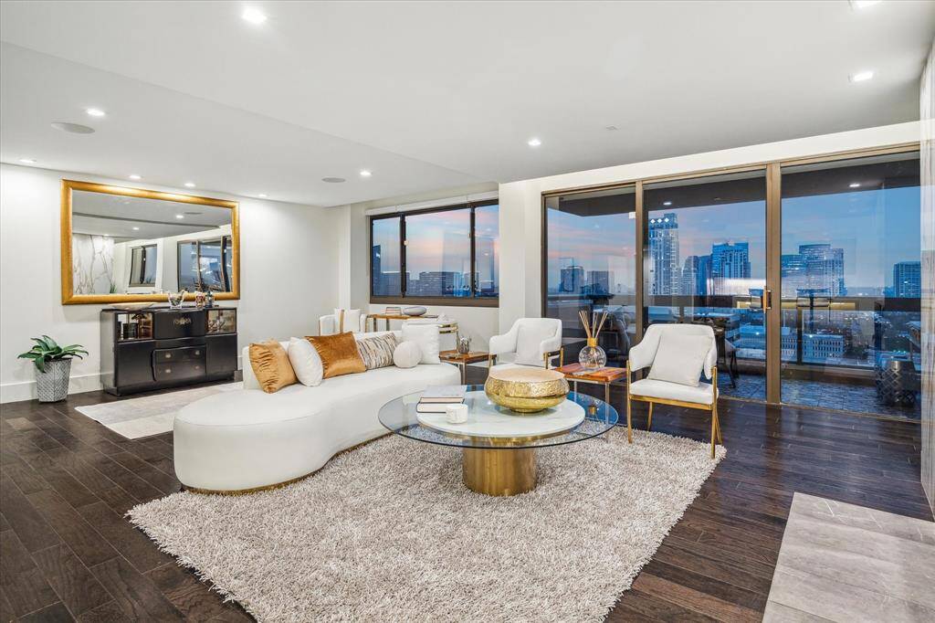 Generously sized living room, perfect for creating two separate lounging areas with flexible furniture layout options.
