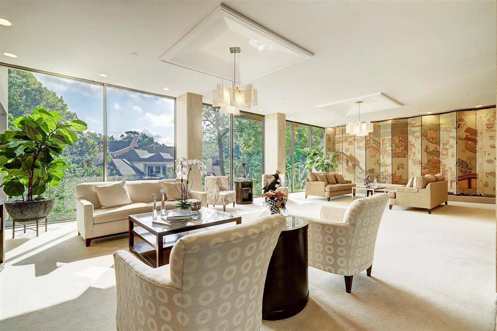Freshly updated first-floor building foyer, featuring a modern revamp.