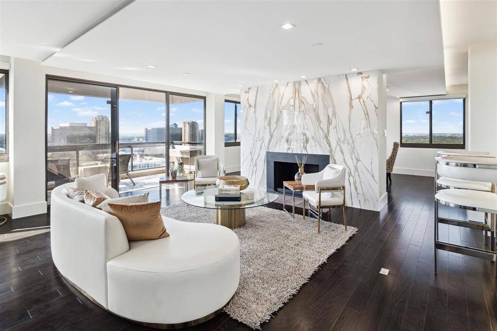 The home underwent a complete remodel in 2019, designed by Fratelli Designs.Recent updates completed in December 2024 include fresh paint throughout, new 5" plank engineered hardwood floors, and the installation of 11" baseboards.