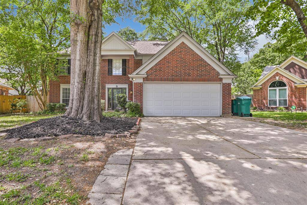 Welcome home to 5 Regency CT, Conroe TX