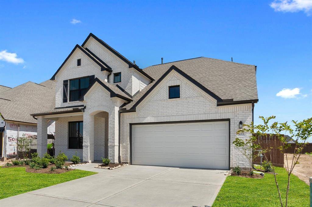 Welcome home to 5015 Waxwing Drive located in the community of Brookwater and zoned to Lamar CISD.