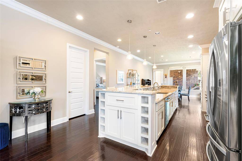 The island has additional storage space on both sides!