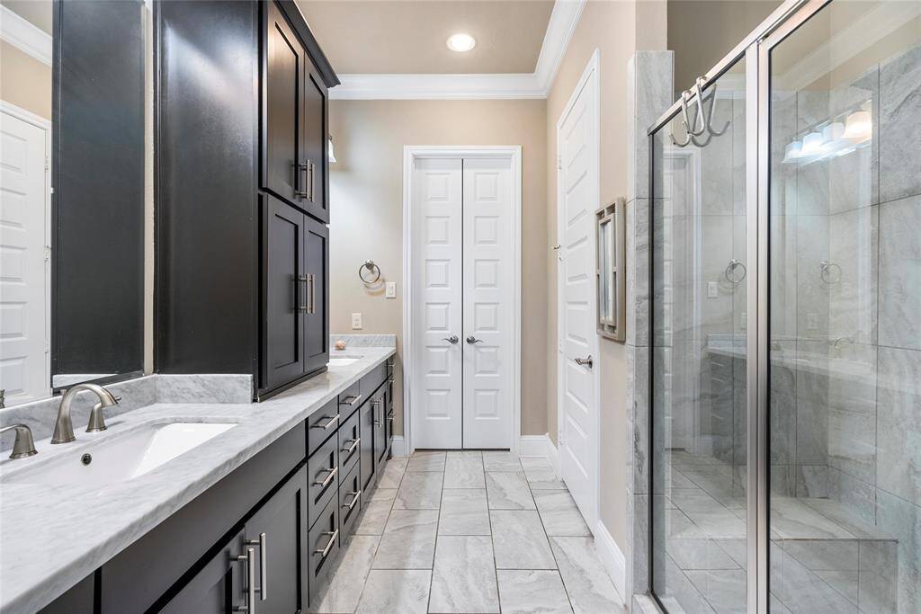Large shower provides seating and beautiful waterfall tile design!