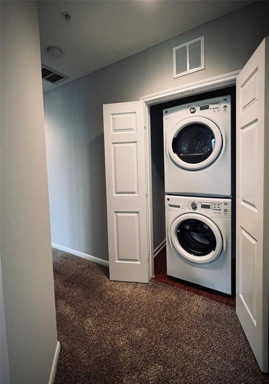 Full size washer & dryer located upper level.
