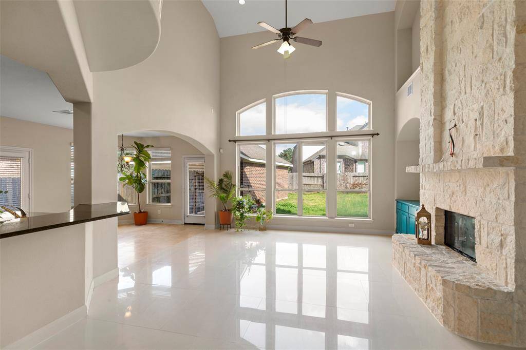 Pleasant and cozy family room..