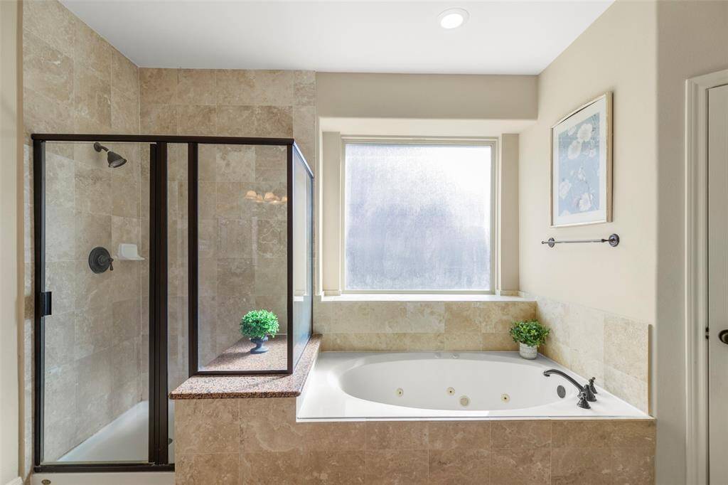 Primary bath...JETTED TUB