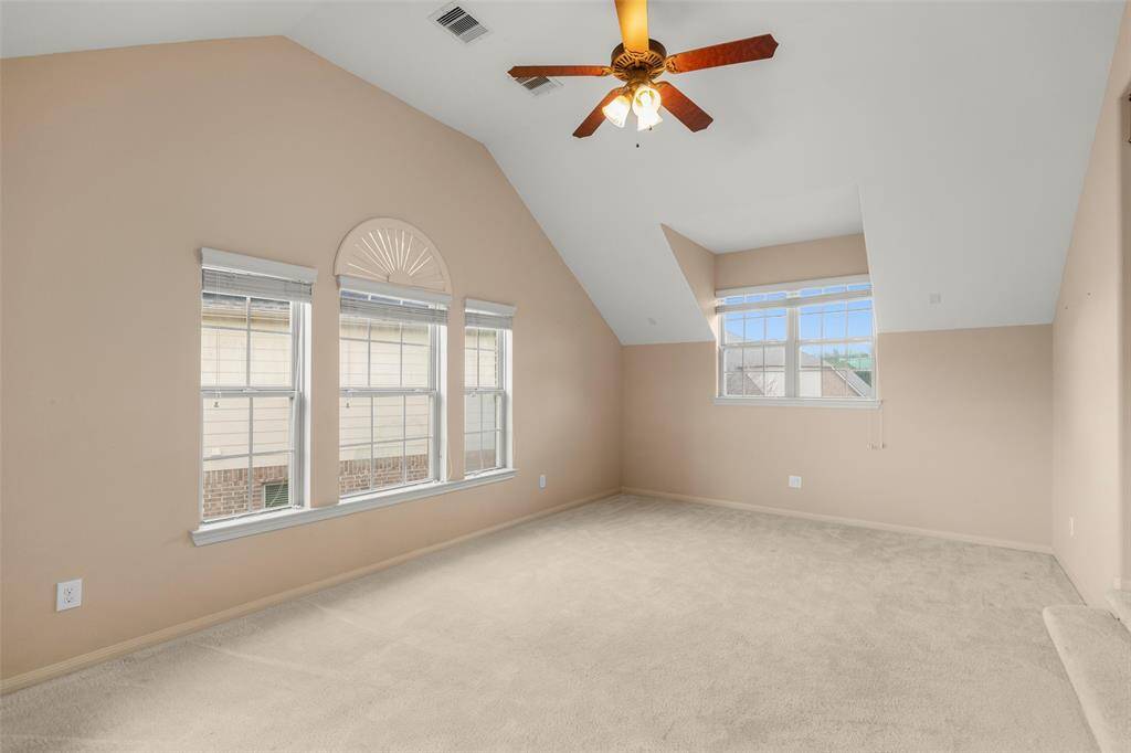 spacious MEDIA /GAMEROOM