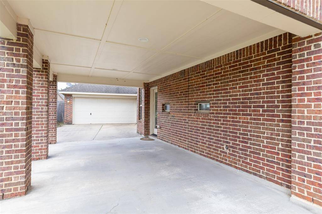 Do you love this porte cochere ?