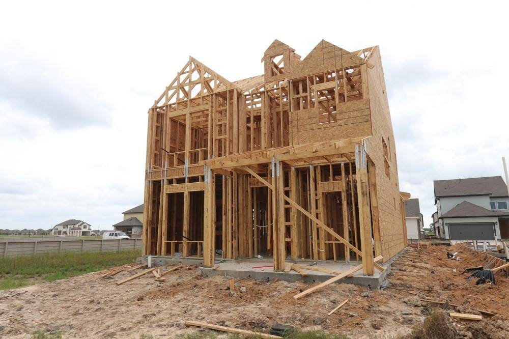 Let us show you how our advanced framing techniques have stood the test of time and allow more insulation for a quieter and more energy efficient home.