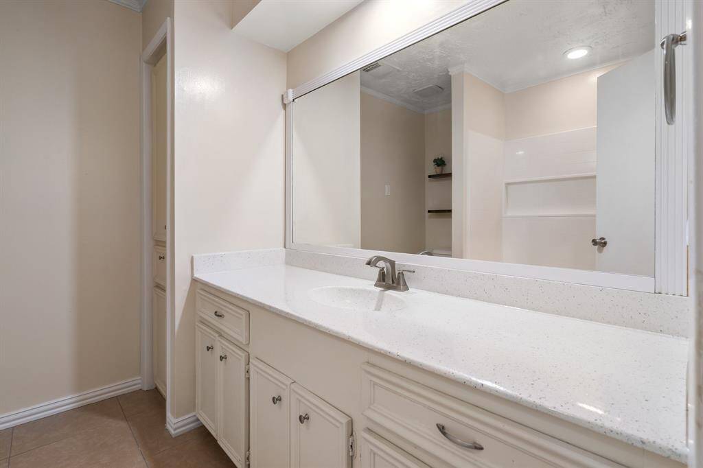 Large counter in 2nd bathroom.