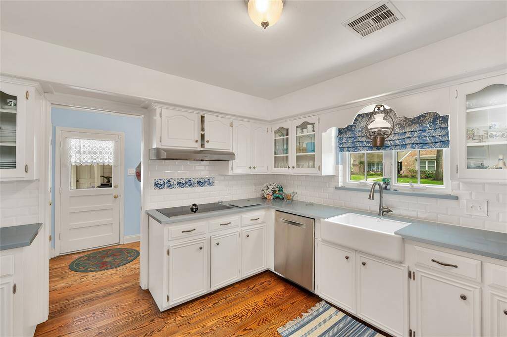 The kitchen and laundry room beyond have the same hardwood floors that are throughout the entire downstairs.  So pretty; so warm.