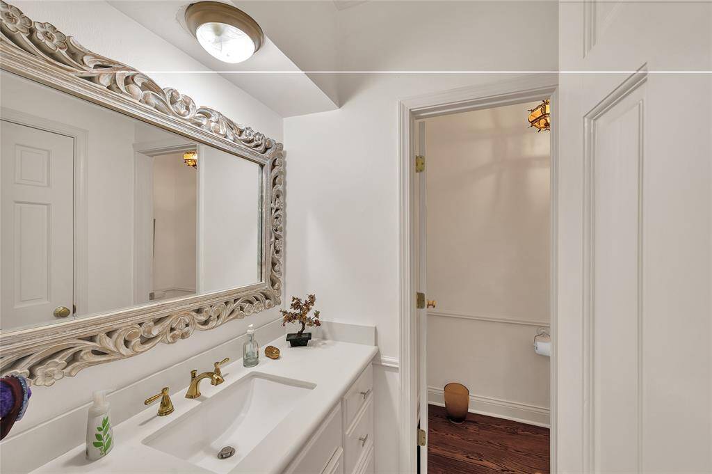 The pleasant half-bath for your guests