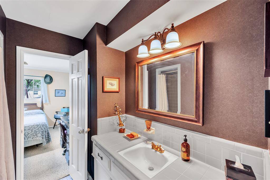 A Hollywood bath with a shower and single sink.