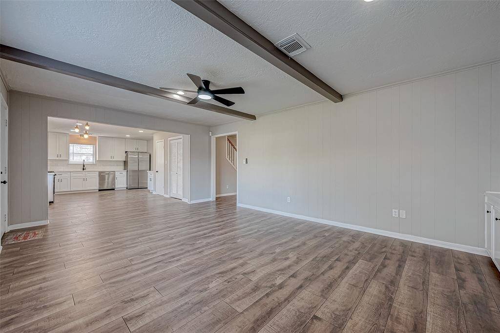 Open family area to entertain friends and faamily/