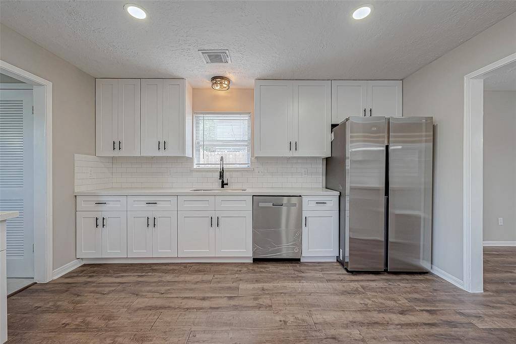 Refrigerator included in the price.