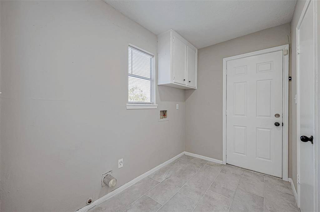 Huge washer and dryer room.