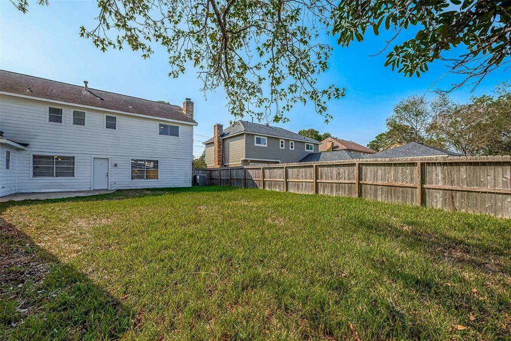 Huge back yard with no back Neighbours.