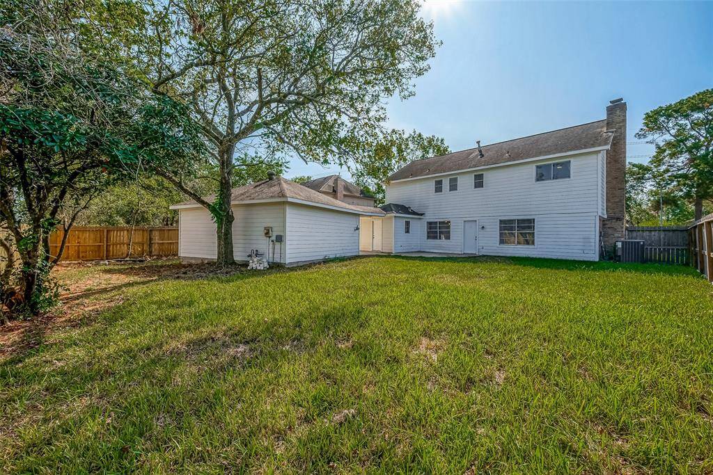Huge back yard with no back Neighbours.