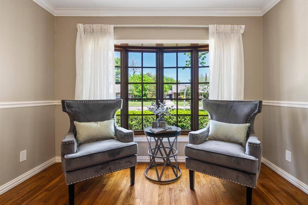 The seating area in the dining room would be a great place to enjoy your morning cup of coffee.